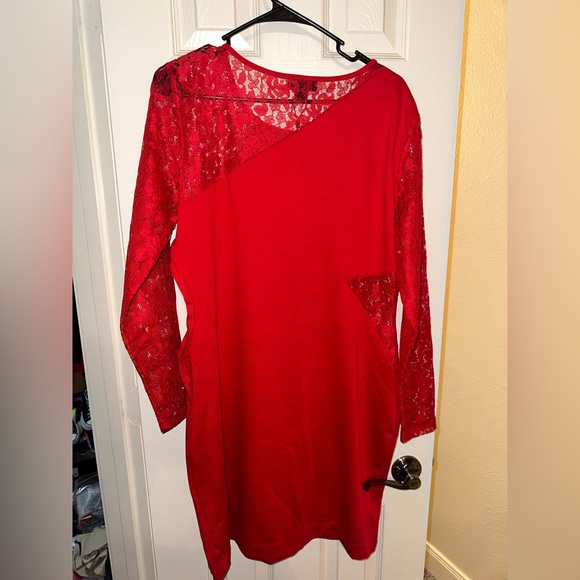 Red Dress - Picture 4 of 4